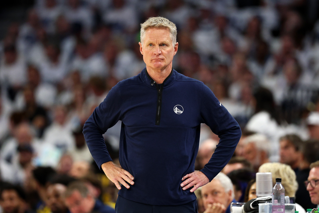 Steve Kerr durante partida do Golden State Warriors