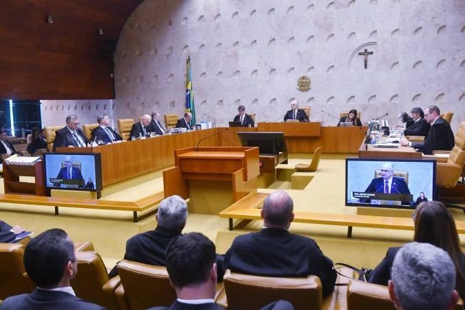 Ministros do STF em sessão no plenário