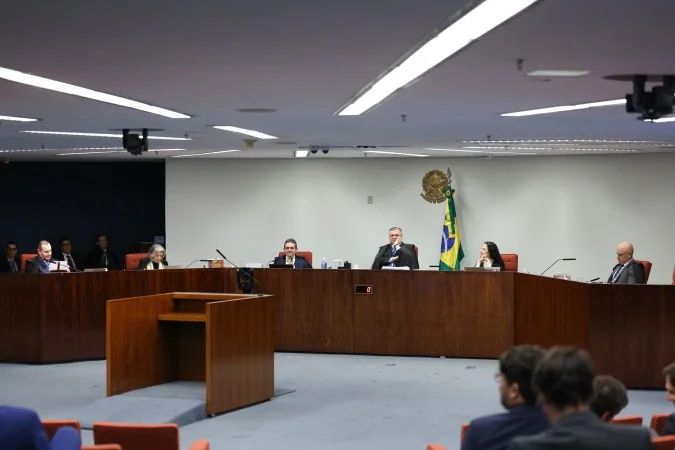 Plenário do STF durante sessão sobre condenação de Eduardo Bolsonaro