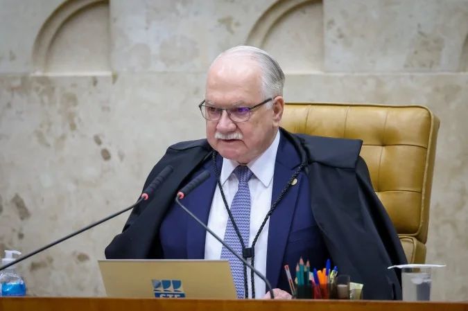 Sessão do STF com ministros no plenário