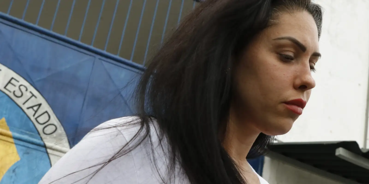 Monique Medeiros em audiência