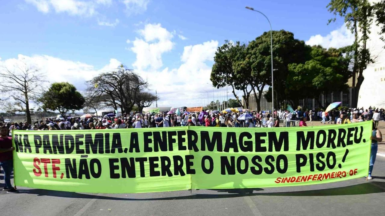 Ministros do STF em sessão