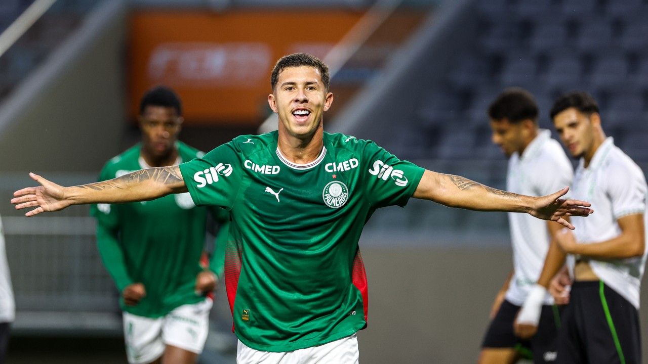 Felipe Teresa comemorando gol pelo Palmeiras Sub-20