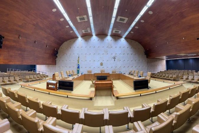 Plenário do STF com ministros em sessão