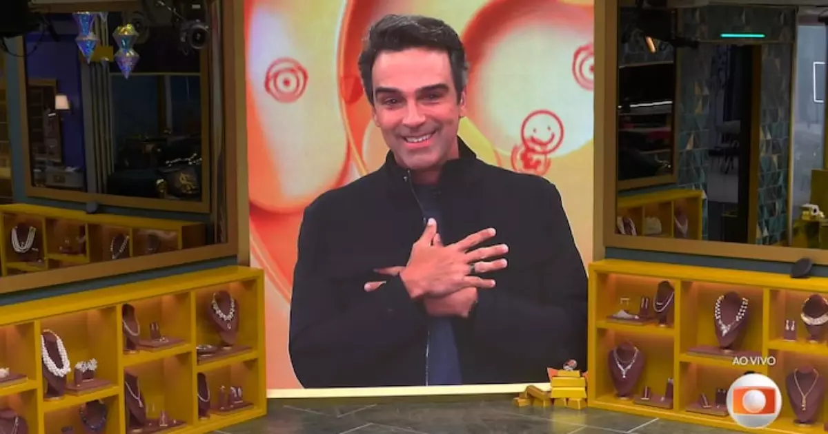 Tadeu Schmidt consolando participante no BBB 26