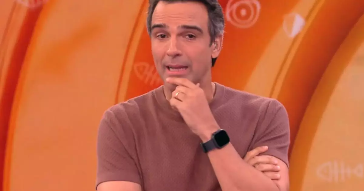 Tadeu Schmidt nos bastidores do BBB 26