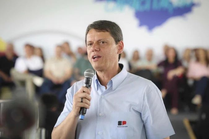 Tarcisio de Freitas discursa em convenção do PL
