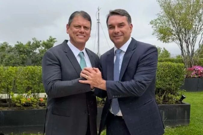 Tarcísio de Freitas em entrevista coletiva