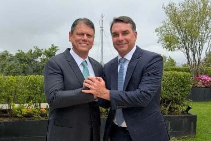 Tarcísio de Freitas em coletiva da Conferência Elas