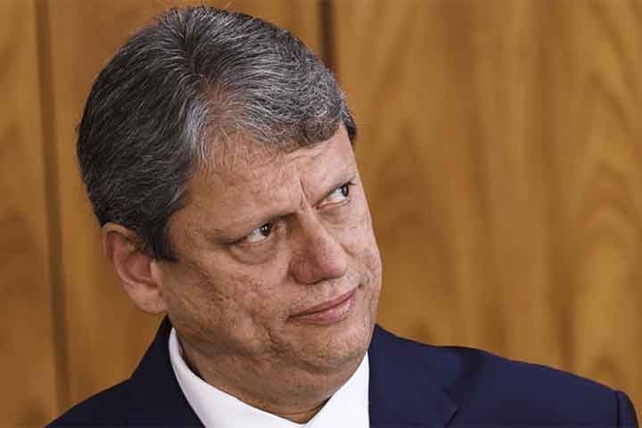 Tarcísio de Freitas em encontro na Igreja Mundial no Brás