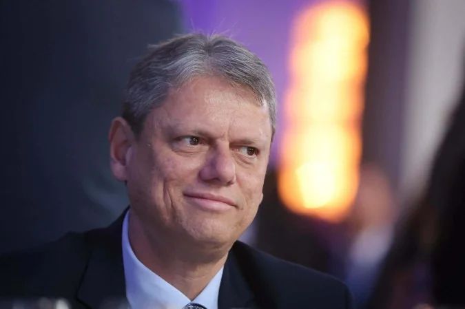 Tarcísio de Freitas chega à convenção no Ginásio do Ibirapuera