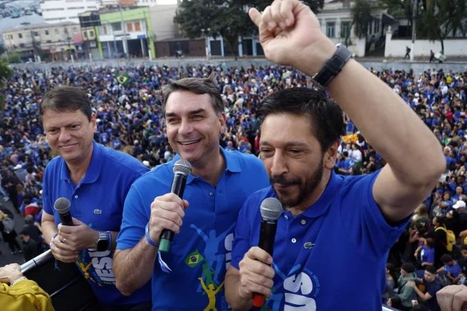 Tarcisio de Freitas e Ricardo Nunes durante convenção do PL