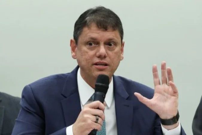 Tarcísio de Freitas em encontro religioso