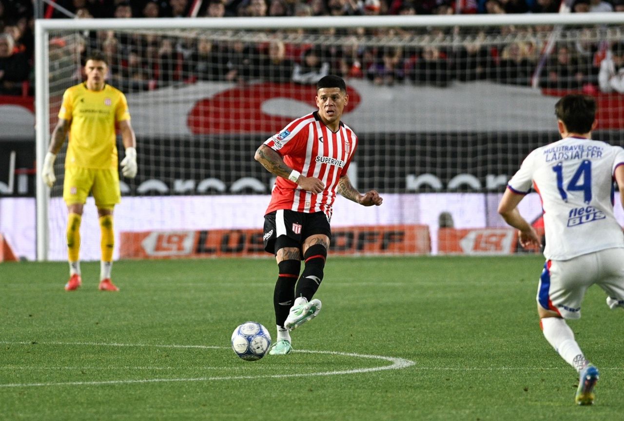 Marcos Rojo atuando pelo Estudiantes