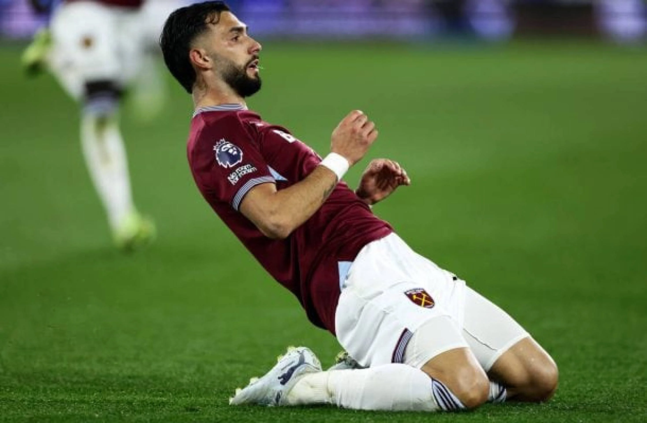 Jogadores do West Ham comemoram gol contra o Wolverhampton