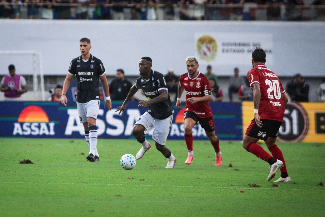 Tchamba em ação pelo Remo
