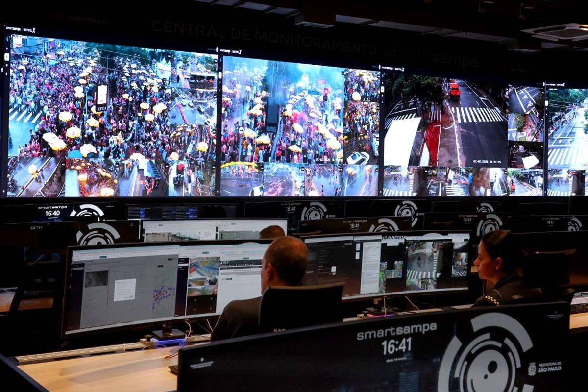 Câmeras urbanas e monitoramento de tráfego