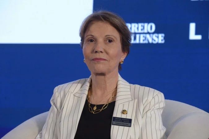 Tereza Cristina durante entrevista após reunião