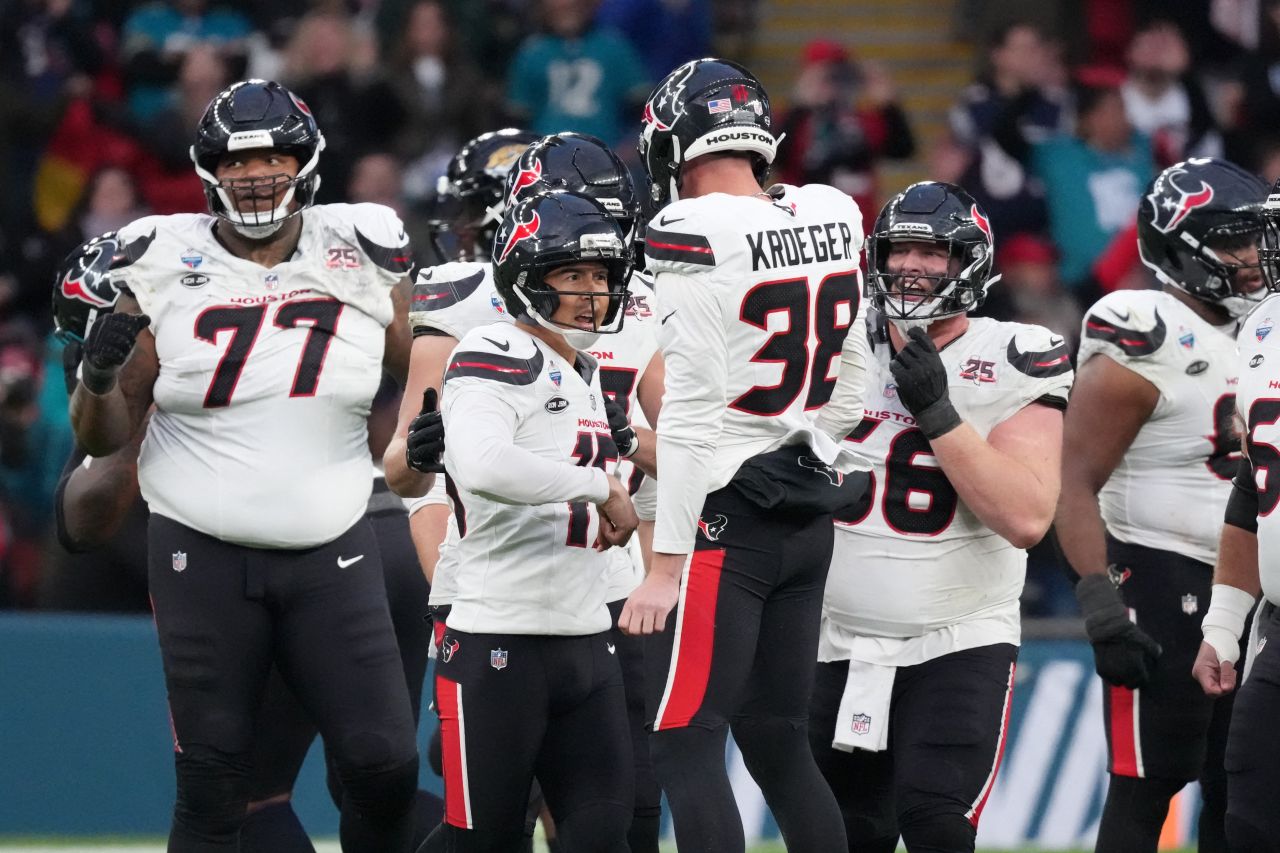 Ka'imi Fairbairn comemora o field goal decisivo em Wembley