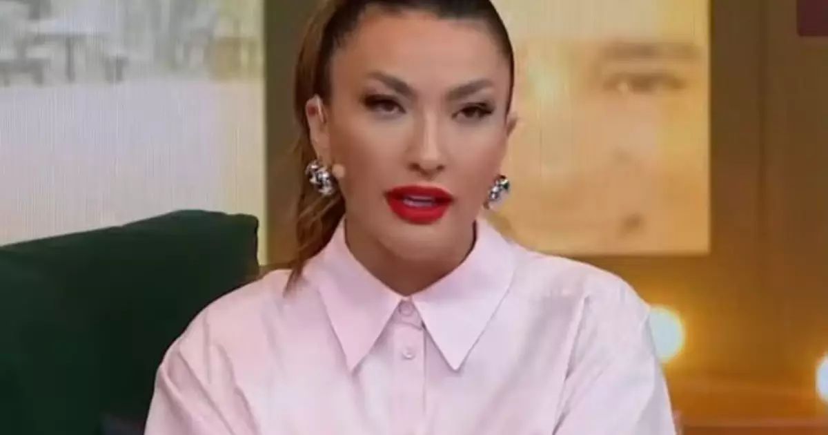 Thayse Teixeira durante participação no Fofocalizando