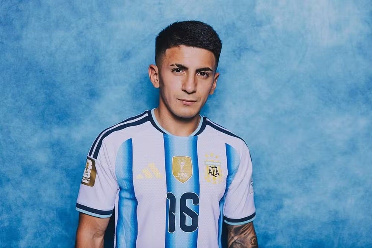Thiago Almada em ação pela seleção argentina