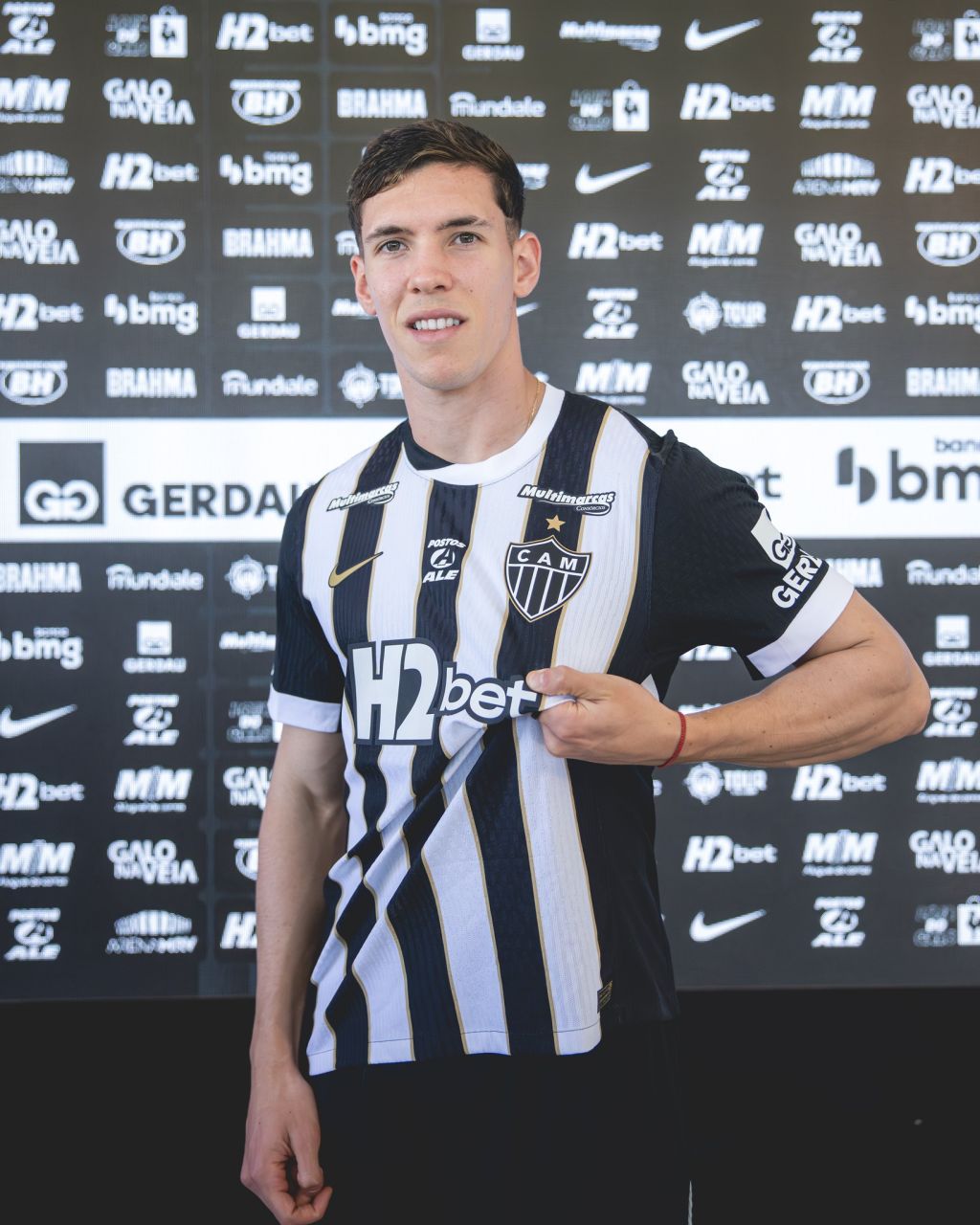 Thiago Borbas apresentado na Cidade do Galo