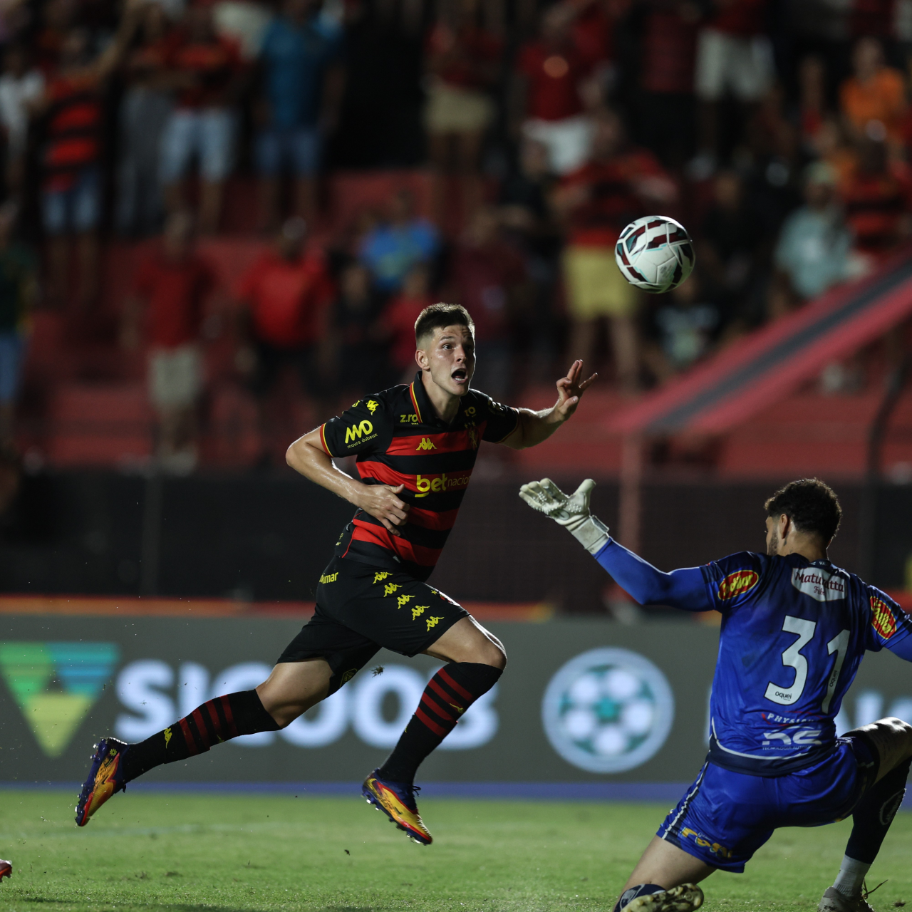 Perotti comemora gol pelo Sport contra Novorizontino
