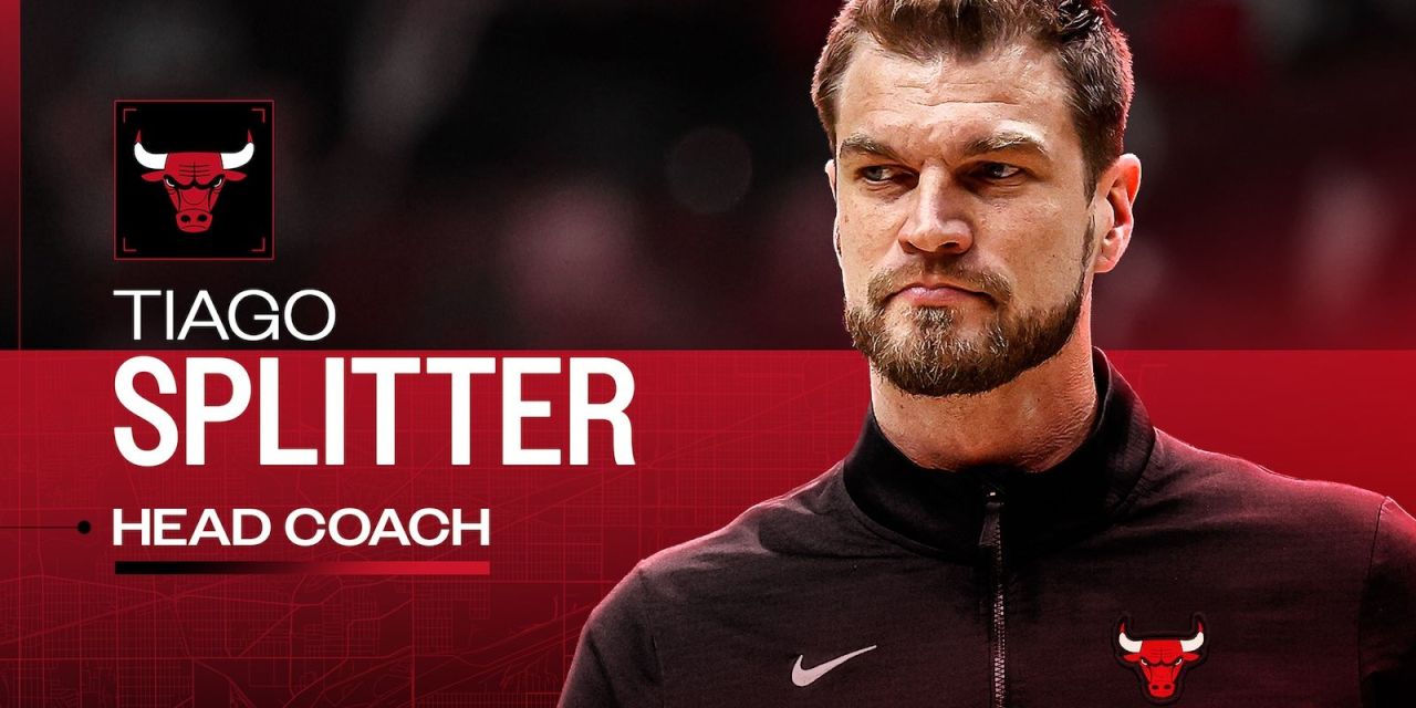 Tiago Splitter durante entrevista como tecnico