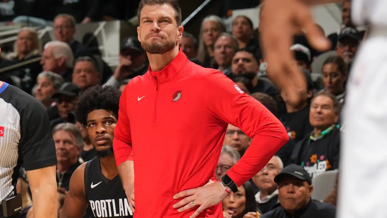 Tiago Splitter em evento como treinador
