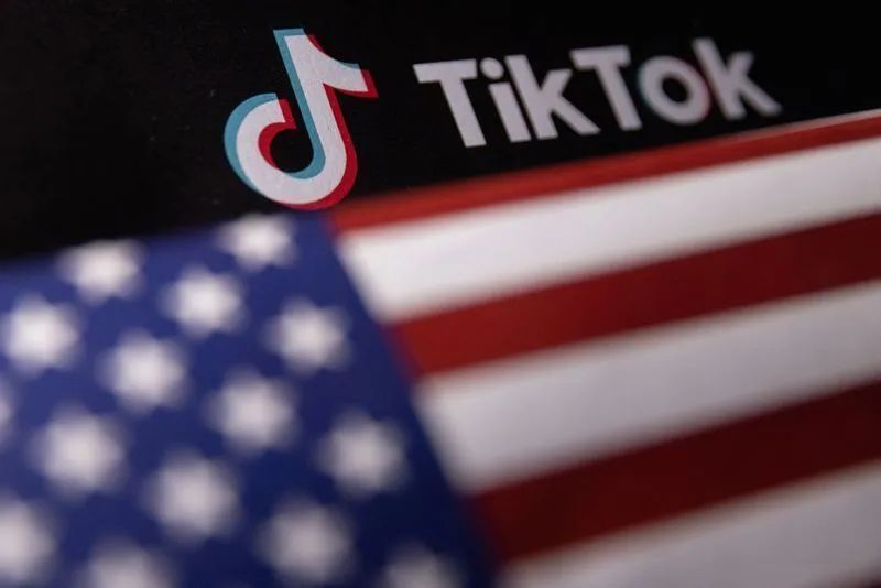 Logotipo do TikTok em tela de smartphone