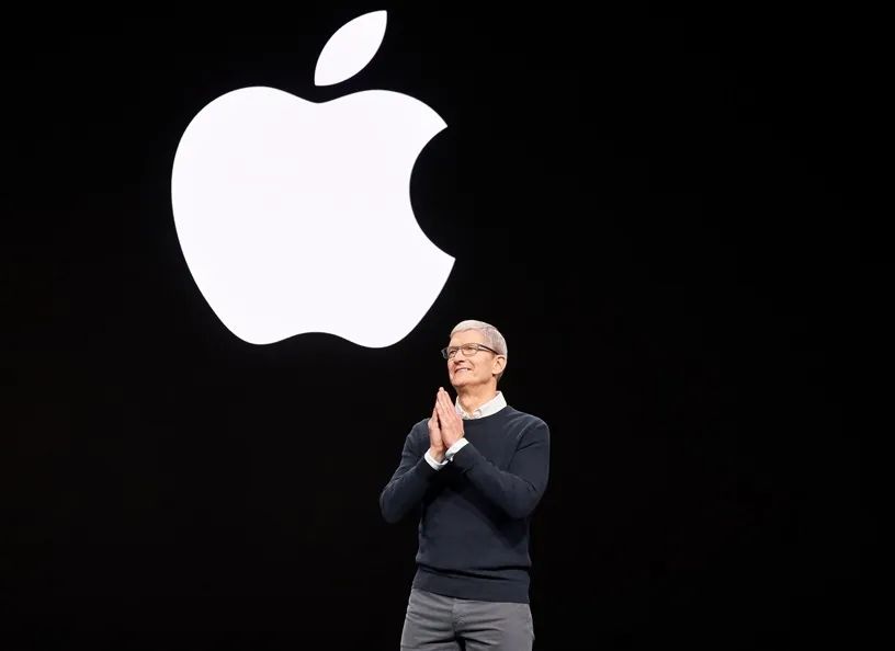 Tim Cook no palco da WWDC