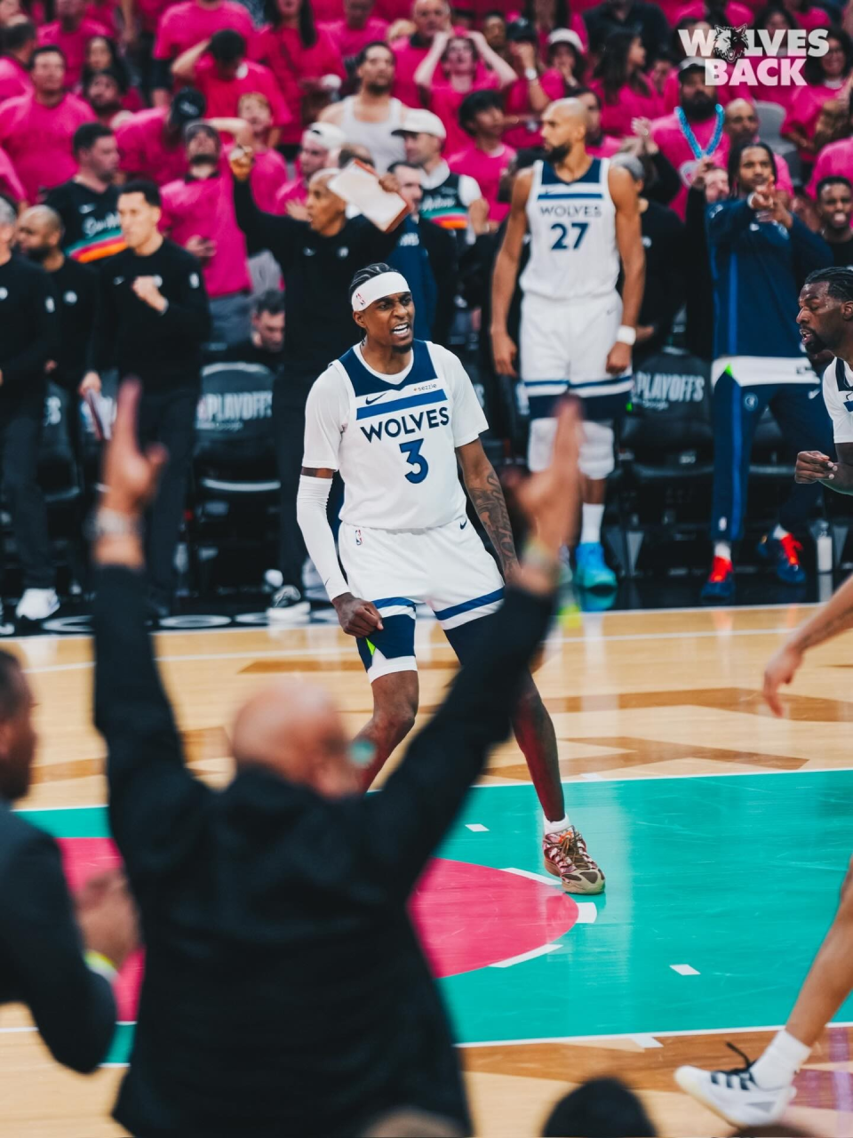 Anthony Edwards comemora durante Timberwolves x Spurs