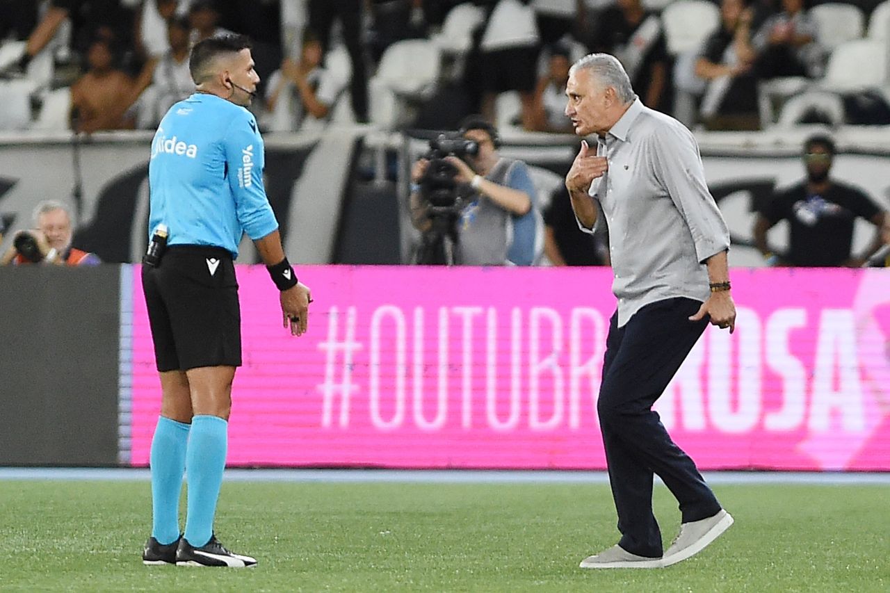 Tite expulso durante clássico no Nilton Santos