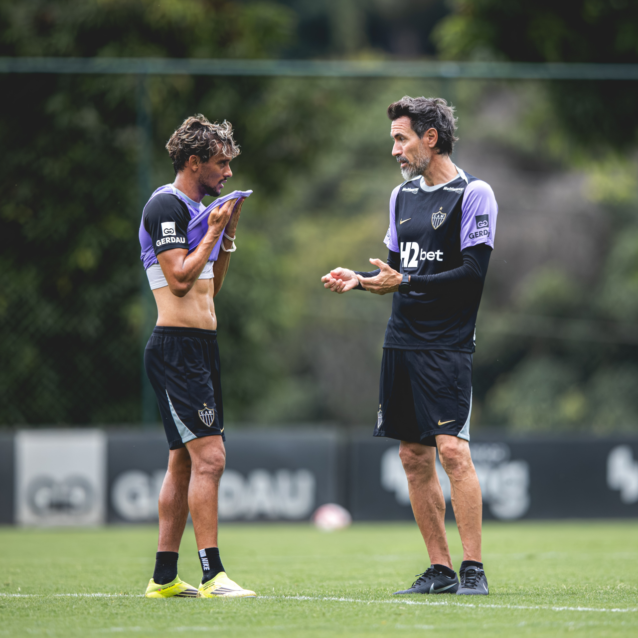Gustavo Scarpa em campo pelo Atlético-MG