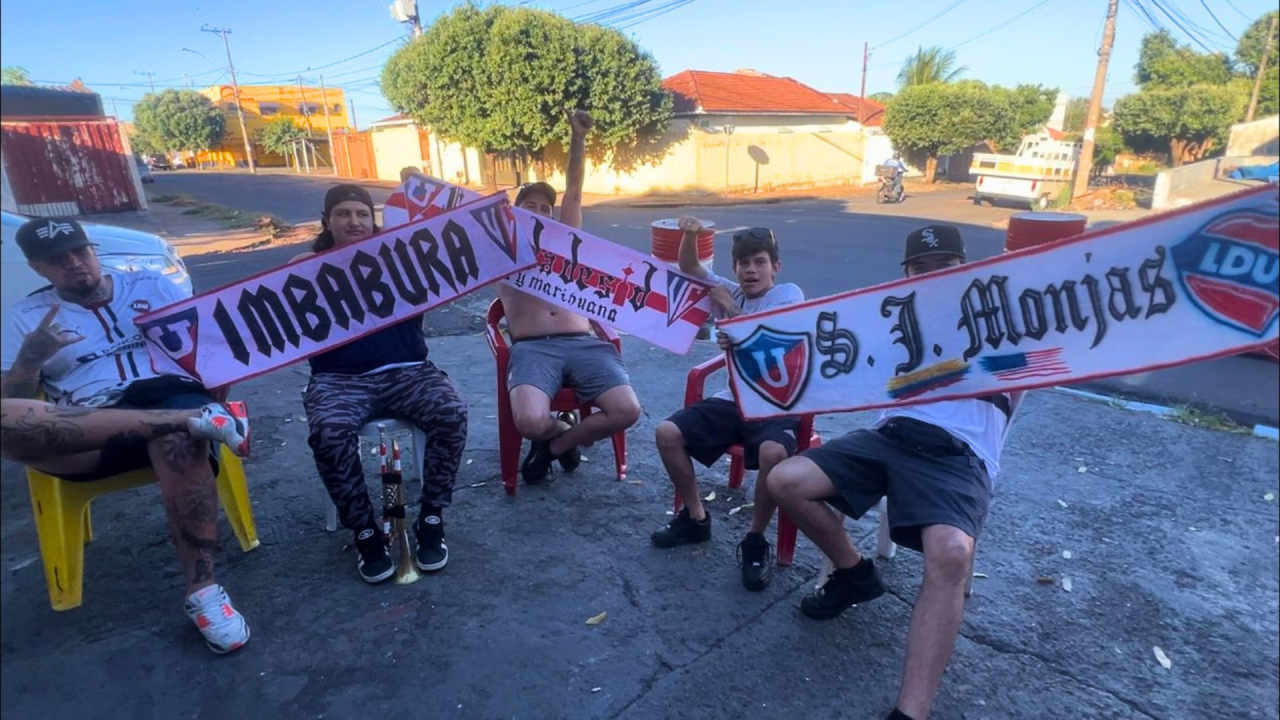 Torcedores da LDU em São José do Rio Preto