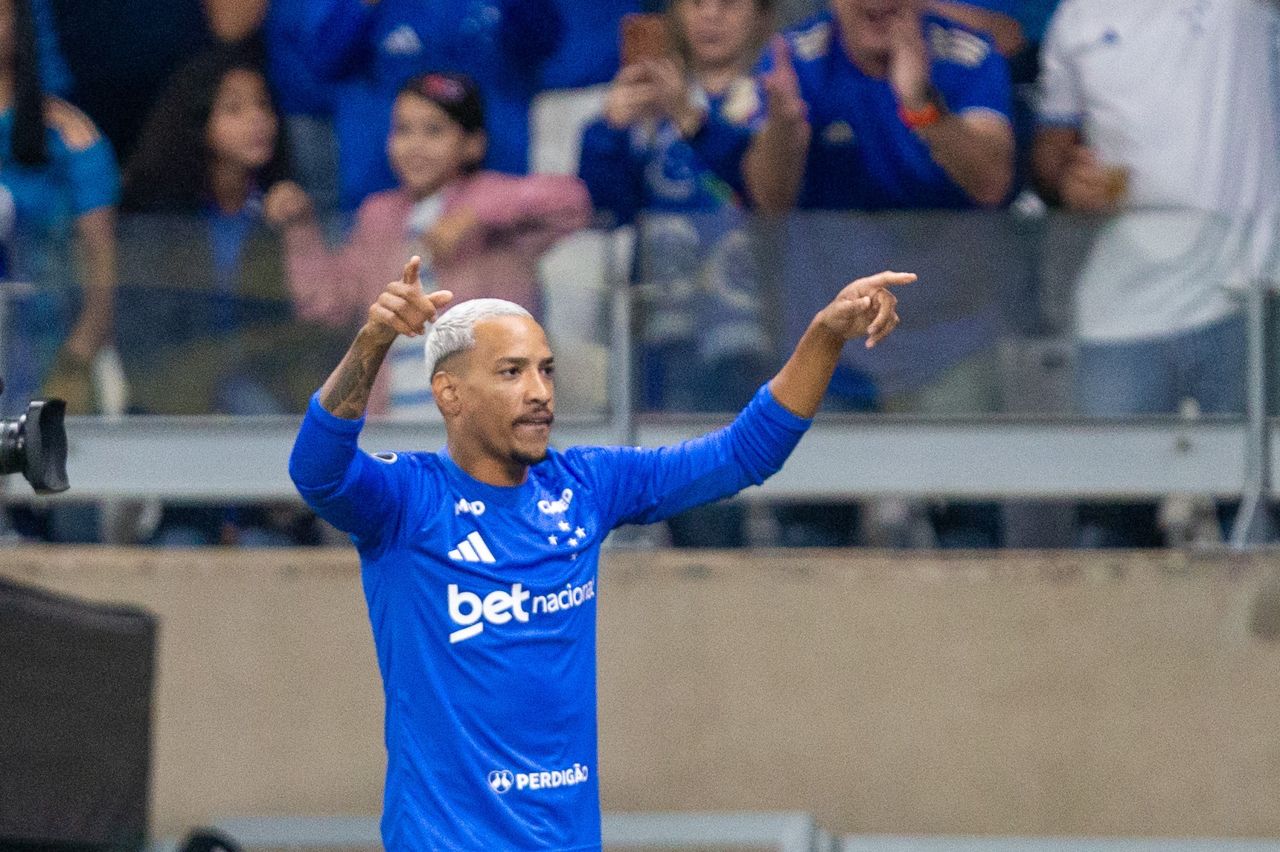 Matheus Pereira comemorando gol pelo Cruzeiro