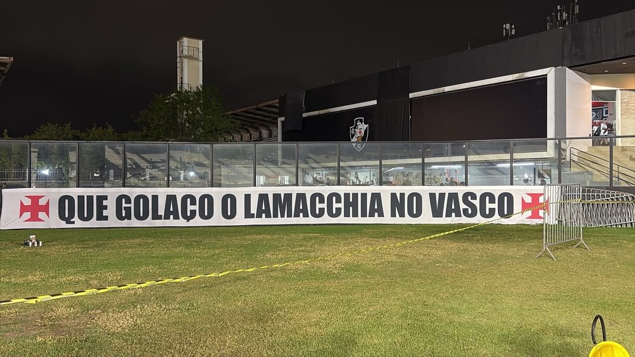 Faixa em homenagem a Marcos Lamacchia em São Januário