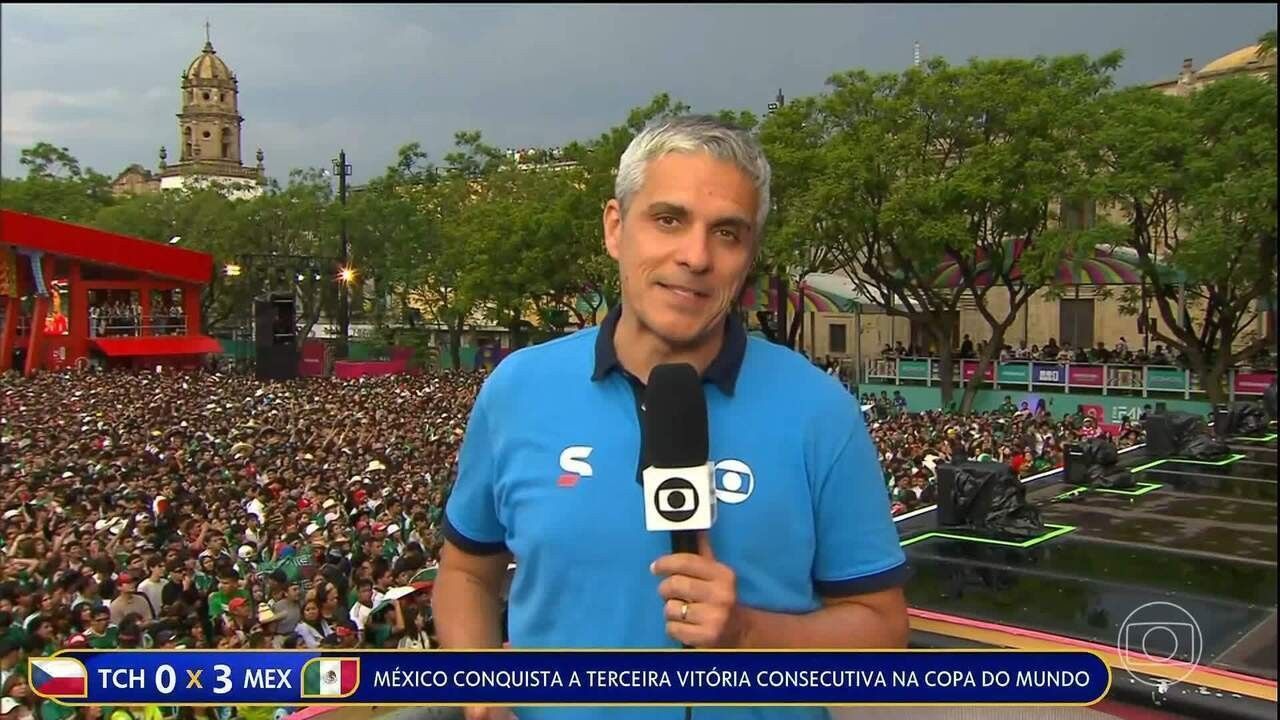 Torcida faz buzinaço em frente a hotel do Equador