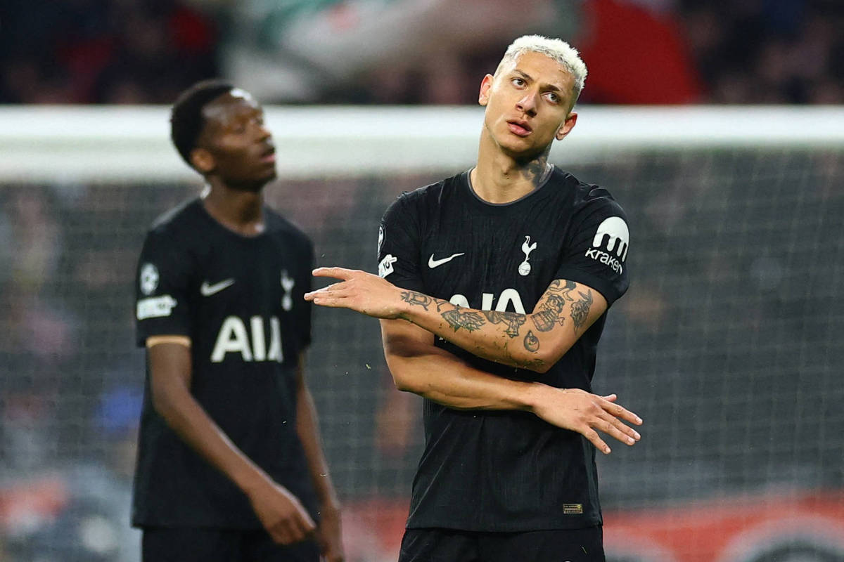 Kevin Danso em partida do Tottenham