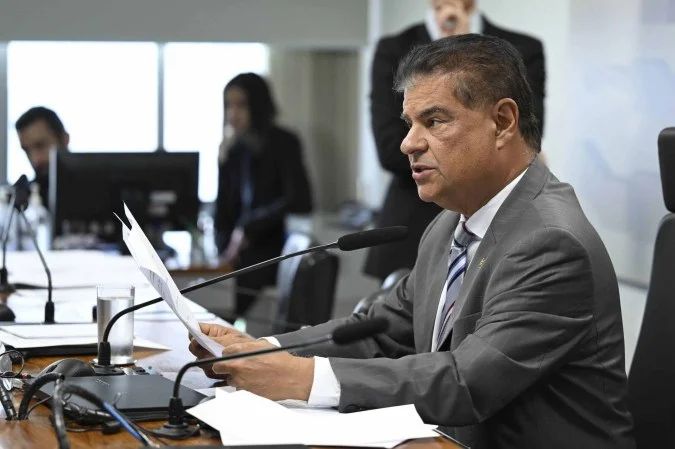 Senador Nelsinho Trad fala à imprensa