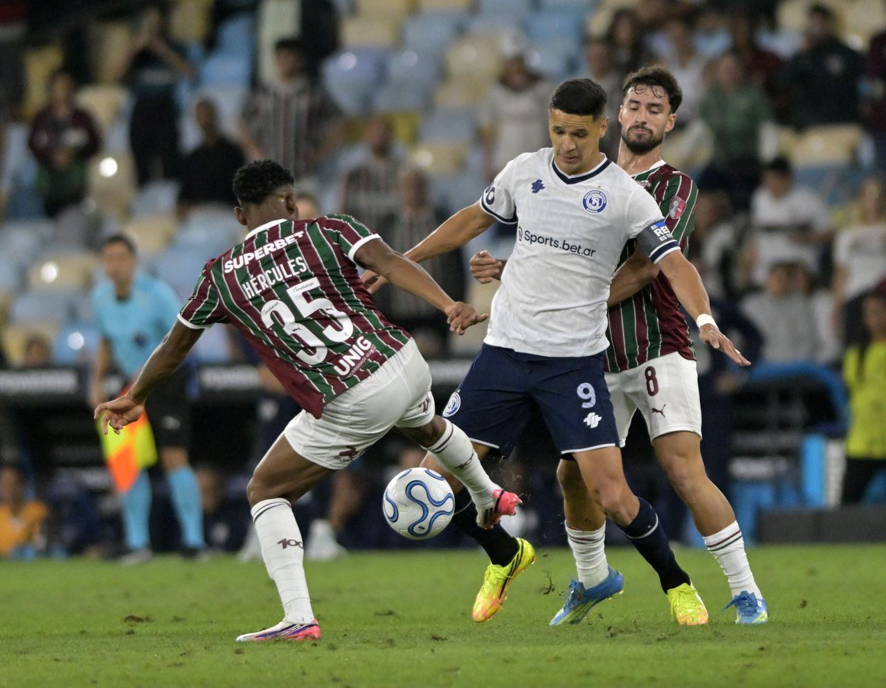 Alex Arce em ação pelo Independiente Rivadavia