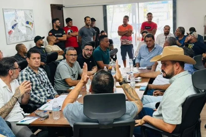 Lideranças do transporte rodoviário em reunião
