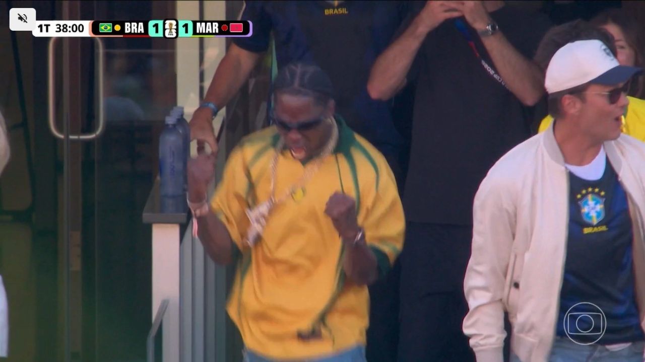 Travis Scott comemorando gol de Vini Jr.