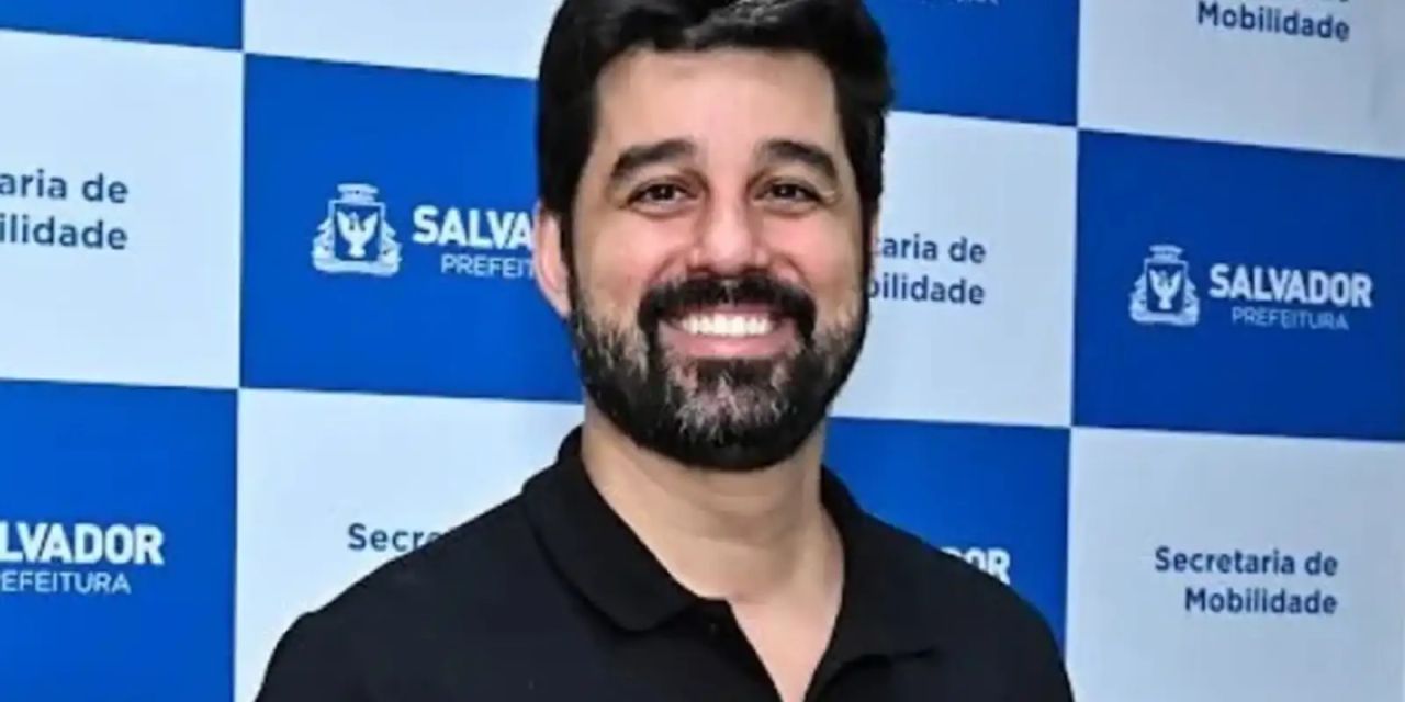 Ônibus parados no pátio do BRT em Salvador