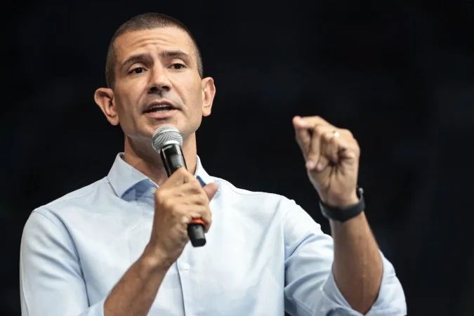 Douglas Ruas proclamado pelo TRE-RJ