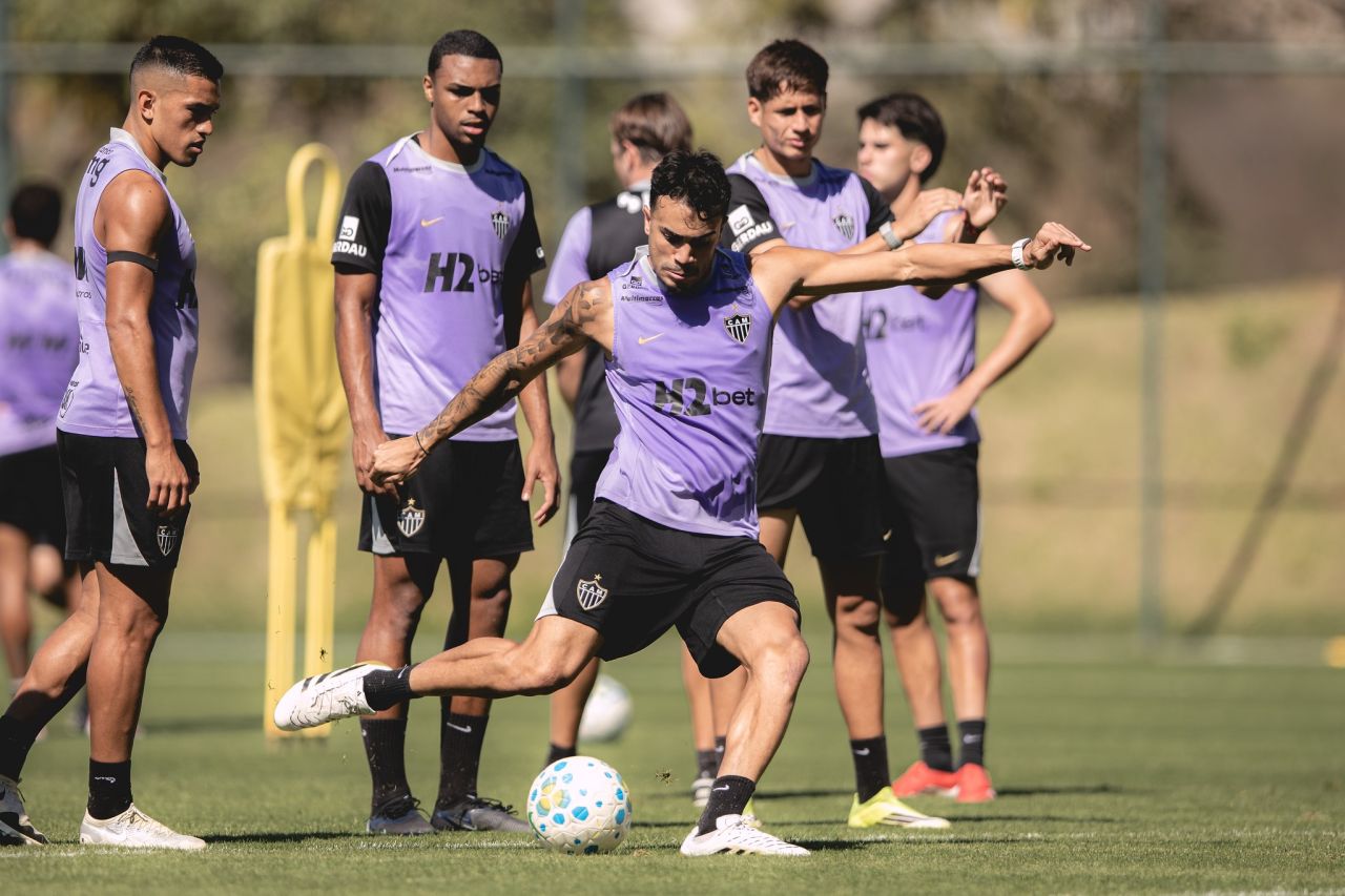 Jogadores do Atlético-MG em treino na Cidade do Galo