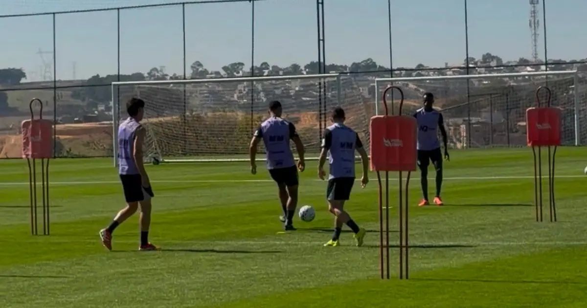 Jogadores do Atlético treinando na Cidade do Galo