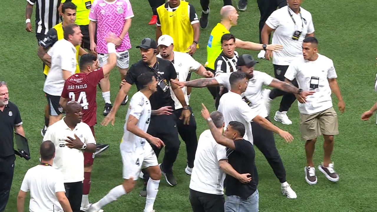 Ruan Tressoldi empurra Gabigol após jogo