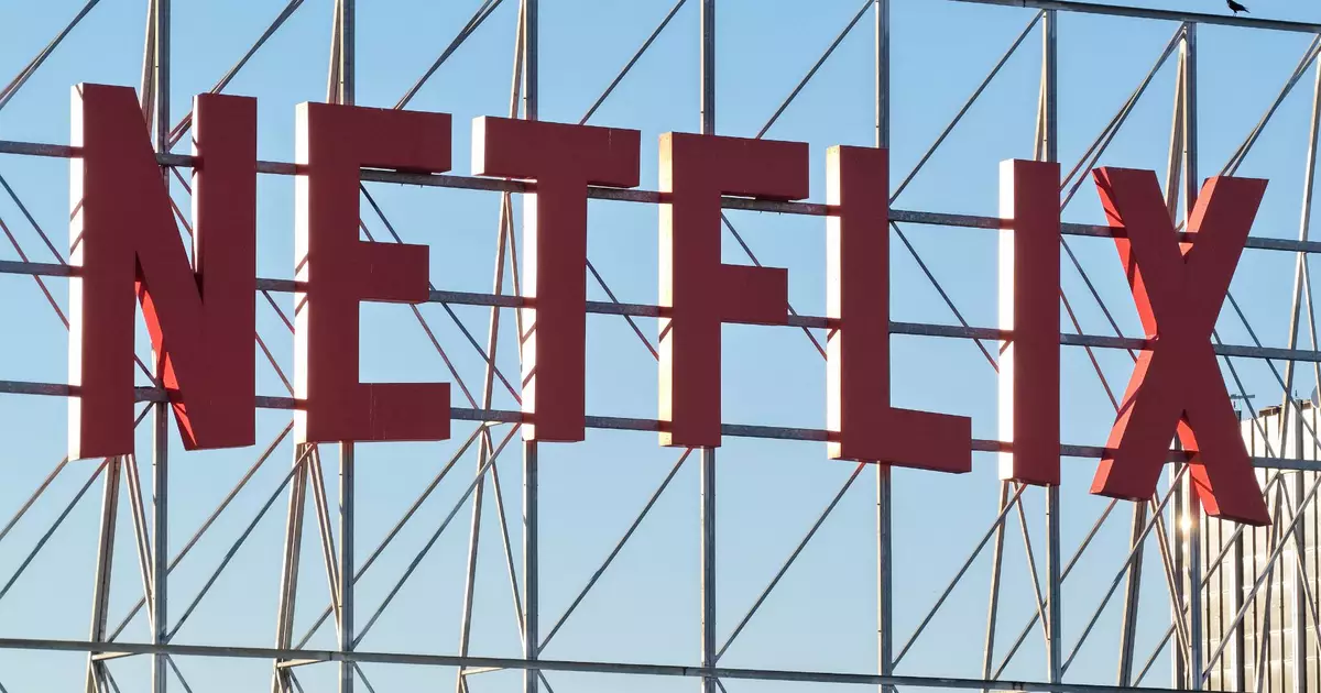 Logotipo da Netflix em tela de smartphone