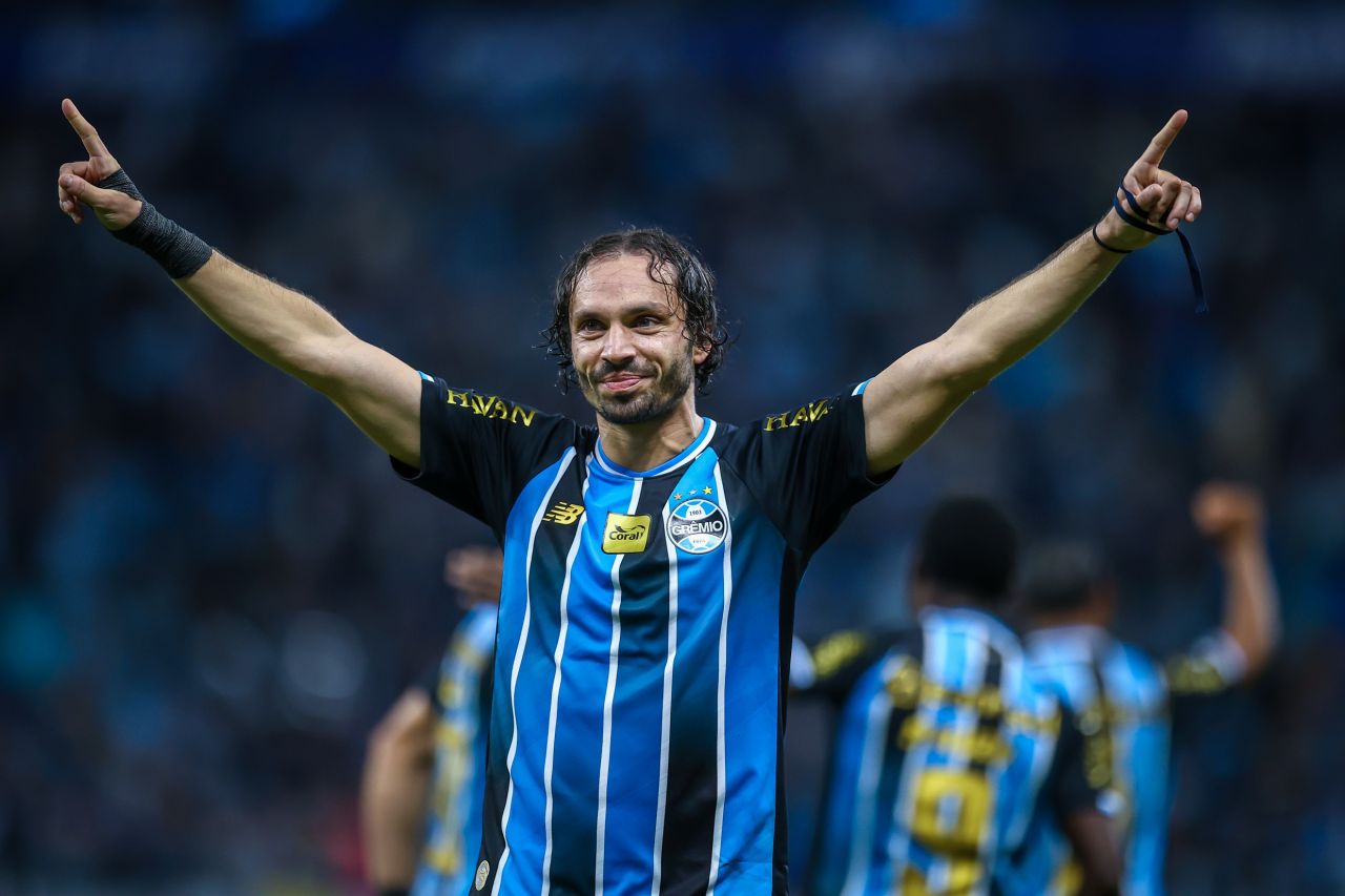 Krovinovic comemora gol pelo Grêmio